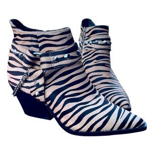 Jessica Simpson NWT  Women's Zayrie Fashion Boot Zebra Print Silver Studs Size 7